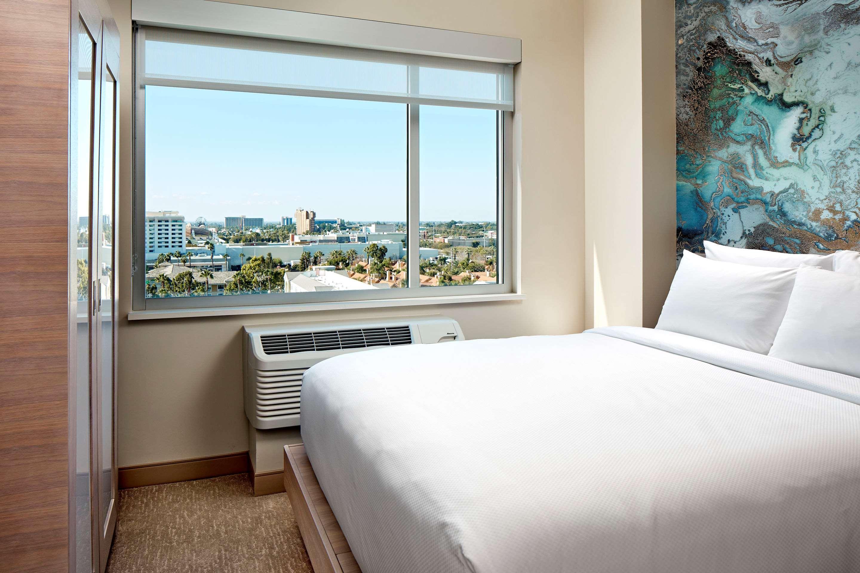 Cambria Hotel & Suites Anaheim Resort Area Екстериор снимка