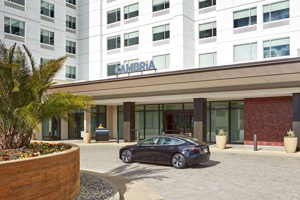 Cambria Hotel & Suites Anaheim Resort Area Екстериор снимка