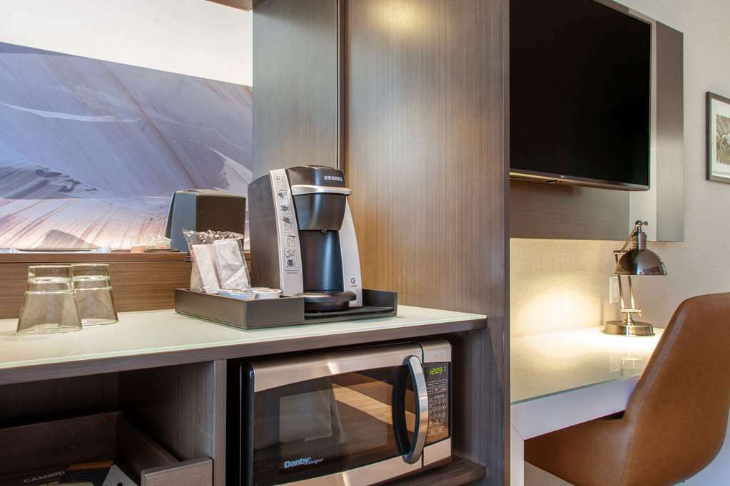 Cambria Hotel & Suites Anaheim Resort Area Стая снимка